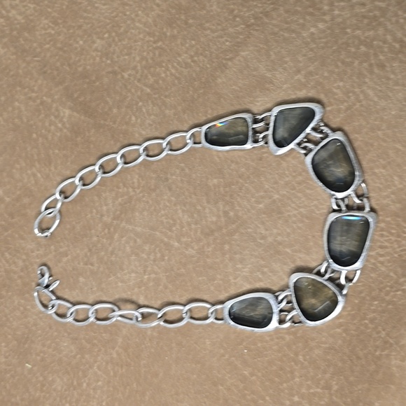 Vintage Avon Silver Tone Green Blue Green Necklace - Picture 8 of 8